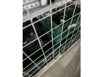 LOTE 003 - Lote de moveis, roupas