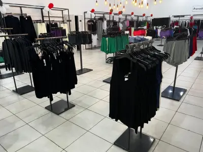 LOTE 004 - Roupas, moveis, eletrônicos