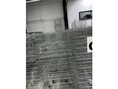 LOTE 003 - Lote de moveis, roupas