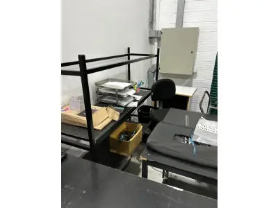 LOTE 003 - Lote de moveis, roupas