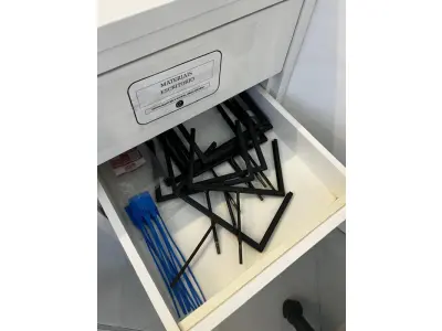 LOTE 003 - Lote de moveis, roupas