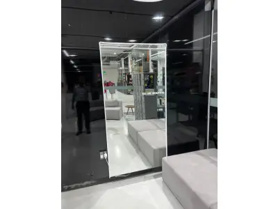 LOTE 003 - Lote de moveis, roupas