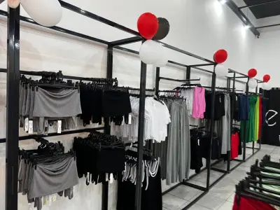 LOTE 004 - Roupas, moveis, eletrônicos