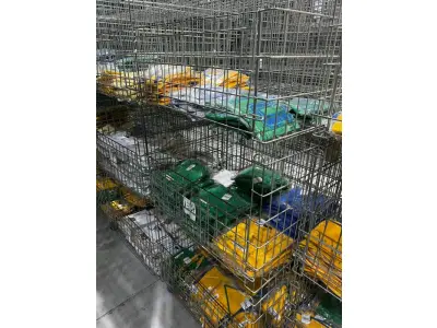 LOTE 003 - Lote de moveis, roupas