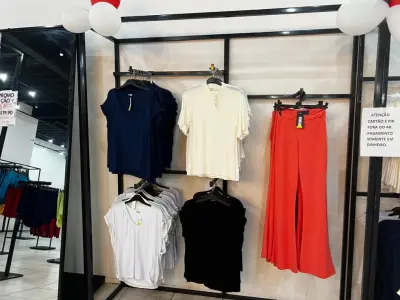 LOTE 004 - Roupas, moveis, eletrônicos