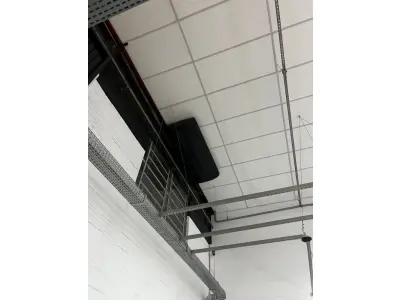 LOTE 003 - Lote de moveis, roupas