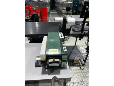 LOTE 003 - Lote de moveis, roupas