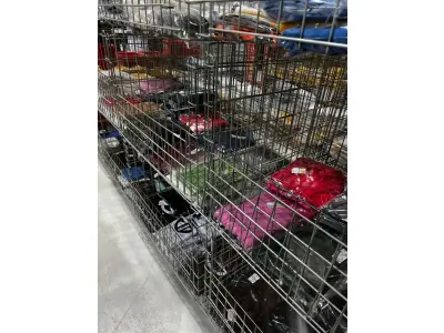 LOTE 003 - Lote de moveis, roupas