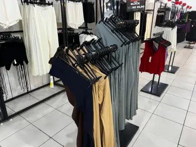 LOTE 004 - Roupas, moveis, eletrônicos