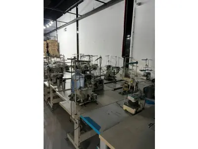 LOTE 003 - Lote de moveis, roupas