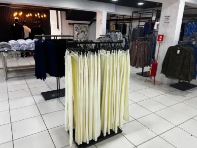 LOTE 004 - Roupas, moveis, eletrônicos