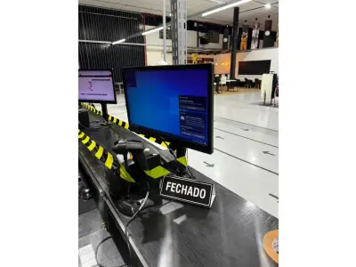 LOTE 003 - Lote de moveis, roupas