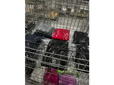 LOTE 003 - Lote de moveis, roupas