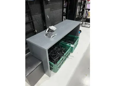 LOTE 003 - Lote de moveis, roupas