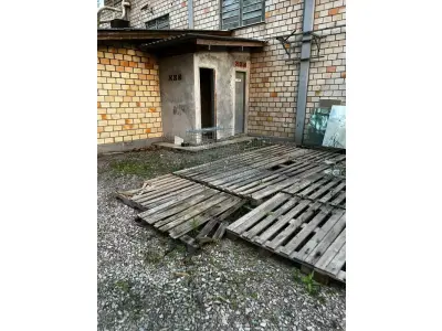 LOTE 003 - Lote de moveis, roupas