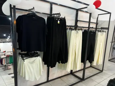 LOTE 004 - Roupas, moveis, eletrônicos