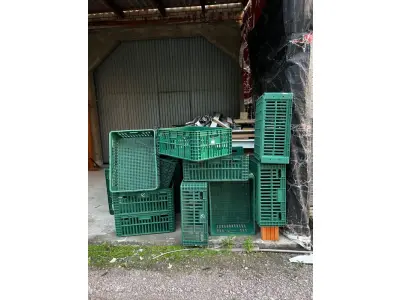 LOTE 003 - Lote de moveis, roupas