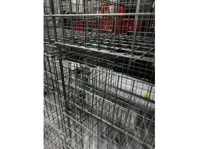 LOTE 003 - Lote de moveis, roupas