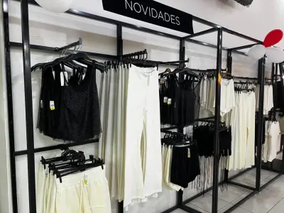 LOTE 004 - Roupas, moveis, eletrônicos