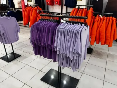 LOTE 004 - Roupas, moveis, eletrônicos