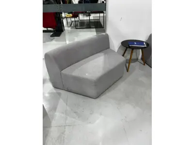 LOTE 003 - Lote de moveis, roupas