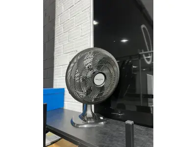 LOTE 003 - Lote de moveis, roupas