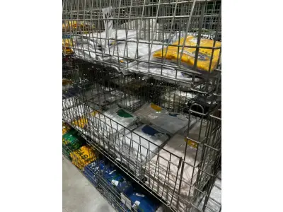 LOTE 003 - Lote de moveis, roupas