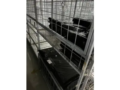 LOTE 003 - Lote de moveis, roupas