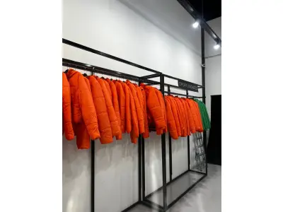 LOTE 003 - Lote de moveis, roupas