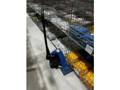 LOTE 003 - Lote de moveis, roupas