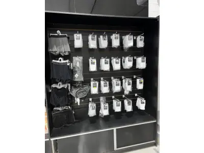 LOTE 003 - Lote de moveis, roupas