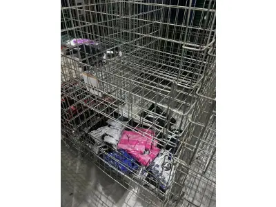 LOTE 003 - Lote de moveis, roupas