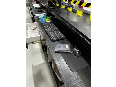 LOTE 003 - Lote de moveis, roupas