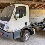 LOTE 002 - Lote de veículos englobados (caminhões e kombi)
