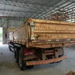 LOTE 002 - Lote de veículos englobados (caminhões e kombi)