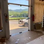 LOTE 001 - Imóvel urbano com área de 632,20 m2, Consta averbada a área de 587,53 m2, para fins comerciais