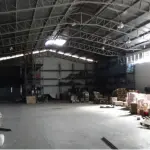 LOTE 001 - PAVILHÃO INDUSTRIAL BEM CONSTRUÍDO E FINAMENTE DECORADO