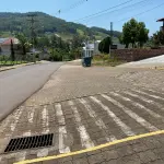 LOTE 001 - Imóvel urbano com área de 632,20 m2, Consta averbada a área de 587,53 m2, para fins comerciais
