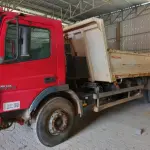 LOTE 002 - Lote de veículos englobados (caminhões e kombi)