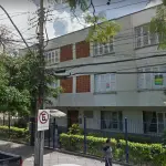 LOTE 001 - O apartamento nº 301 do Bloco A do Edifício Higeya, localizado na Rua Vicente da Fontoura nº 730, Bairro Santana, no segundo andar ou terceiro pavimento, de frente, à esquerda de quem de frente olha para o edifício, tendo a área privativa de 42,90m2, área total de 48,06m