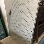 LOTE 053 - quadro de recados metalico