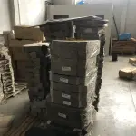 LOTE 12 - um lote de caixas corrugadas