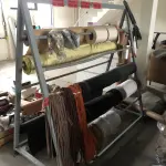 LOTE 11 - uma estante cavalete para rolos