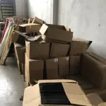 LOTE 13 - um lote de papeloes para embalar e caixas para montar com marcas impressas