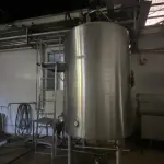 LOTE 001 - Imóvel e maquinas para laticínio