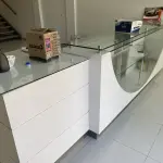 LOTE 10 - MÓVEIS EQUIPAMENTOS - vários itens junto ao prédio