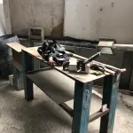 LOTE 050 - Lote de sucatas: mesas, cadeiras, armarios, inox, madeiras, etc 
