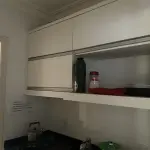 LOTE 10 - MÓVEIS EQUIPAMENTOS - vários itens junto ao prédio