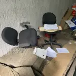 LOTE 10 - MÓVEIS EQUIPAMENTOS - vários itens junto ao prédio