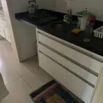 LOTE 10 - MÓVEIS EQUIPAMENTOS - vários itens junto ao prédio